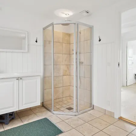 4 Bedroom Awesome In *
