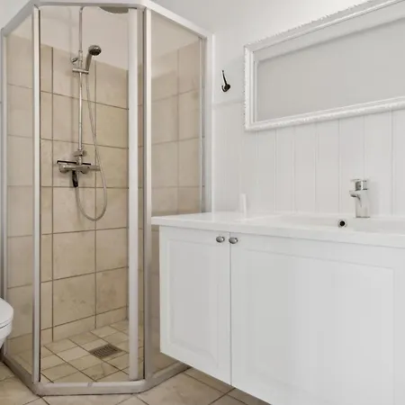 4 Bedroom Awesome In * Knebel