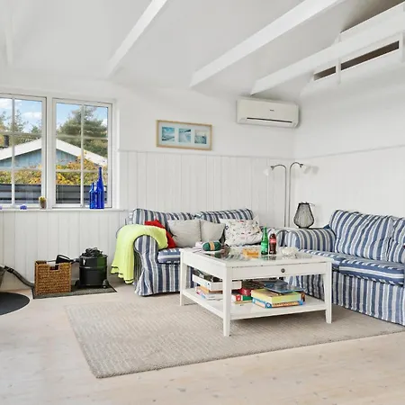 4 Bedroom Awesome In Holiday home Knebel