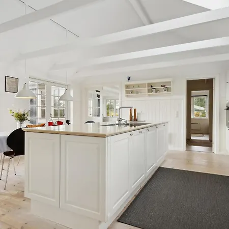 4 Bedroom Awesome In *