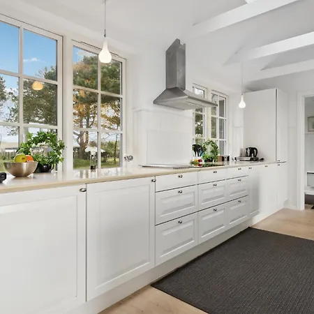 4 Bedroom Awesome In *
