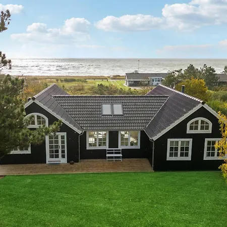 Holiday home 4 Bedroom Awesome In Knebel